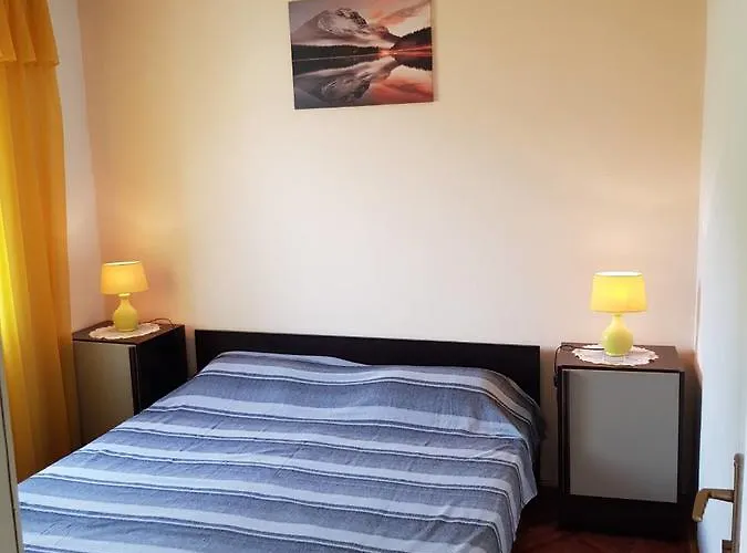 Eli Apartman *