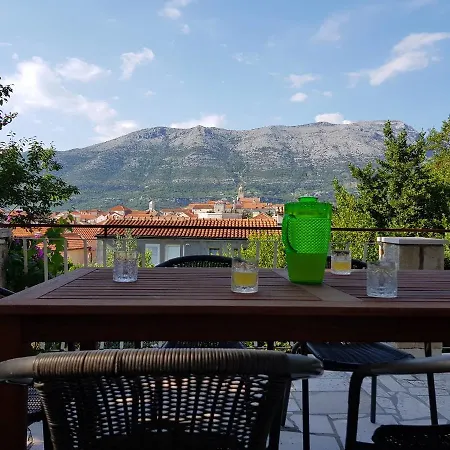 Eli Apartman *